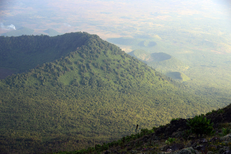 The 2002 event was a flank eruption on the south side of the volcano at 2800m (9186ft) that lasted 12 hours