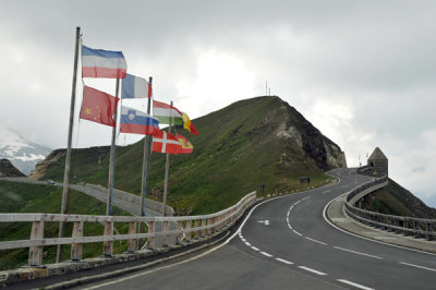 Edelweispitzestrae on the right, Groglockner Hochalpenstrae on the left