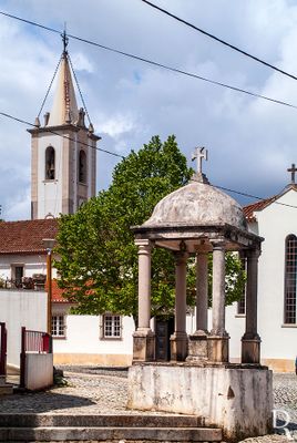 Alvaiázere, Maçãs de Dona Maria.
Arquitetura religiosa, seiscentista.
Proteção: Imóvel de Interesse Público.
Cronologia: 1626 - provável data de construção (de acordo com inscrição no cruzeiro); 1990 - Despacho de classificação como Valor Concelhio de 03 Agosto.
Isabel Mendonça (excertos), in http://www.monumentos.gov.pt/Site/APP_PagesUser/SIPA.aspx?id=4790