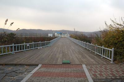 Freedom Bridge from the South end.