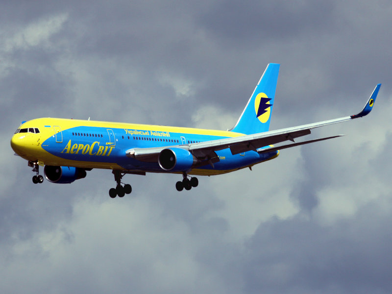 B767-300  UR-AAH
