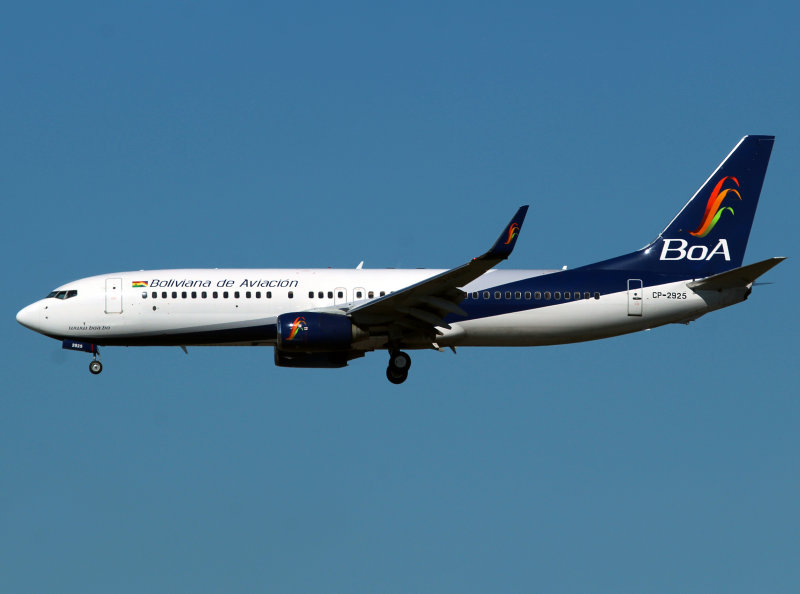 B738 CP-2925 