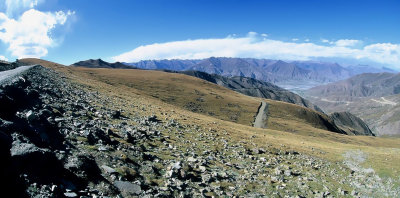 Driving up to the Kamba La Pass