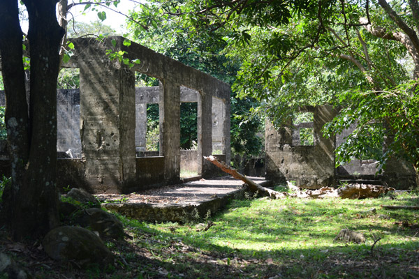 Ruins of officer's quarters, Topside