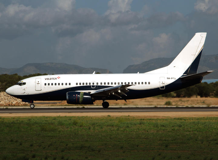 B737-500 9H-AHA 
