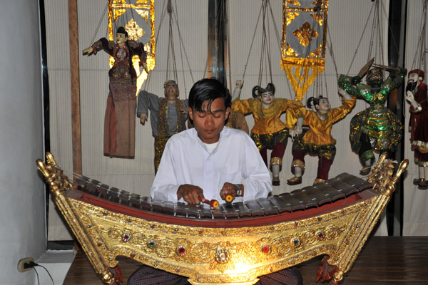 Traditional music in the lobby of the Mandalay Hill Resort Hotel