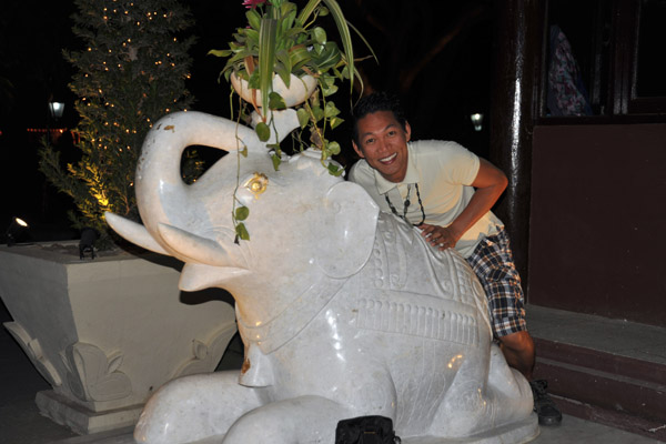 Dennis and elephant, Mandalay Hill Resort Hotel