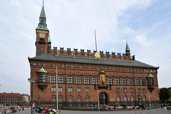 Copenhagen City Hall, Rådhuspladsen