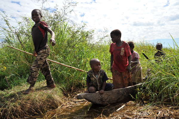 The kids we saw earlier in a mokoro