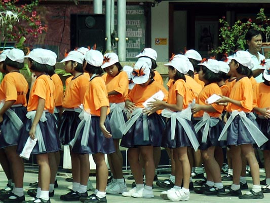Thai schoolgirls, Wat Yannawa, Bangkok